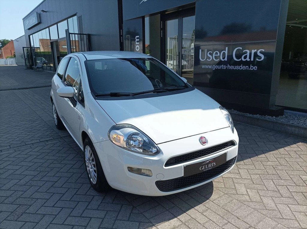 Fiat Punto 12i Young 12Maand garantie (bj 2015), Auto's, Fiat, Stof, Gebruikt, Bedrijf, Punto