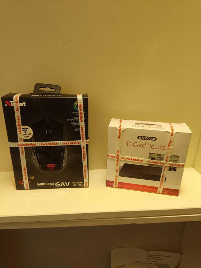 Souris trust gxt 103 et lecteur carte d identité neuf