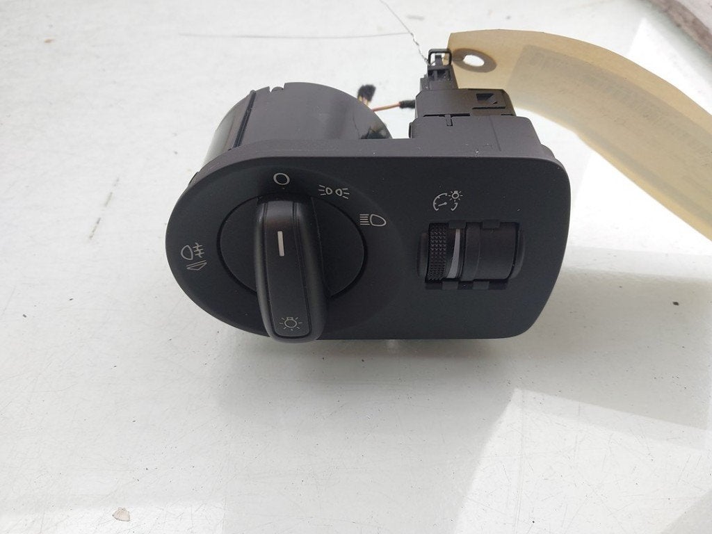 LICHTSCHAKELAAR Audi A1 (8X1 / 8XK) (01-2010/10-2018), Info@audi.de, Audi, Audi AG, Gebruikt