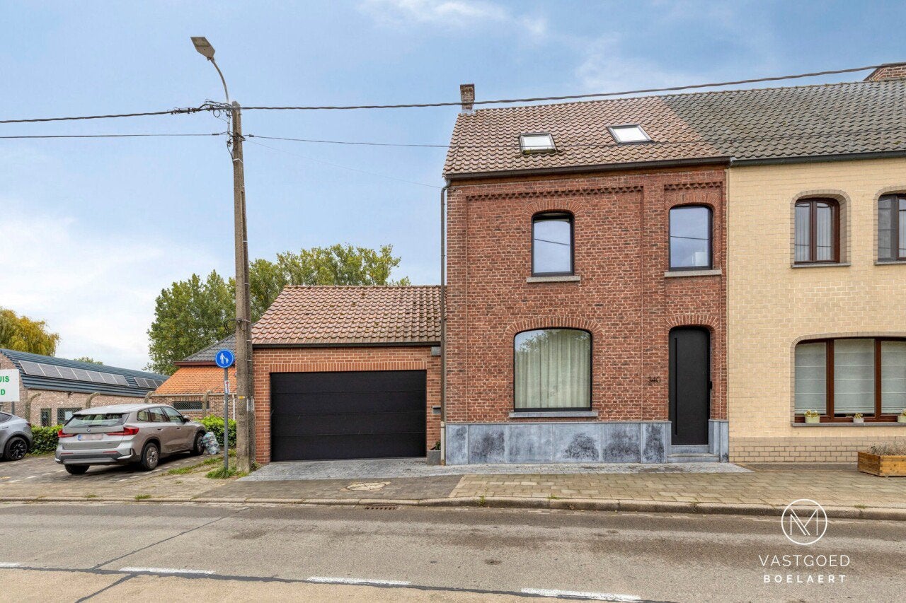 Gerenoveerd huis te koop in Aspelare/Ninove, Immo, Maison 2 façades, Province de Flandre-Orientale, 200 à 500 m², 3 pièces