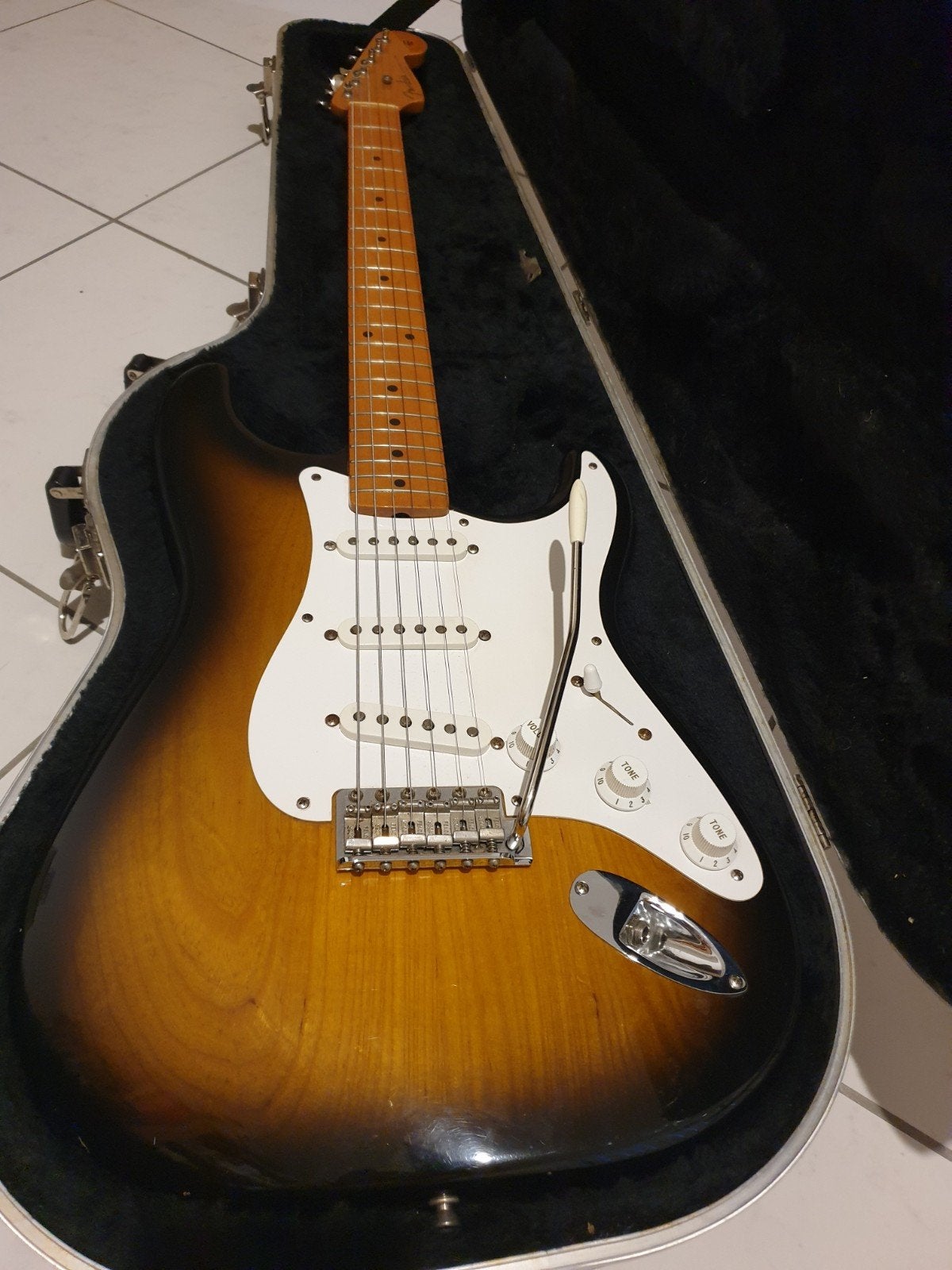 SCHITTERENDE STRATOCASTER TER ERE VAN HET 40-JARIG JUBILEUM, Muziek en Instrumenten, Snaarinstrumenten | Gitaren | Elektrisch