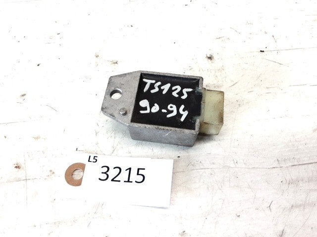 TS125ER 1978 - 1979 Suzuki Spanningsregelaar D1-55360, Motoren