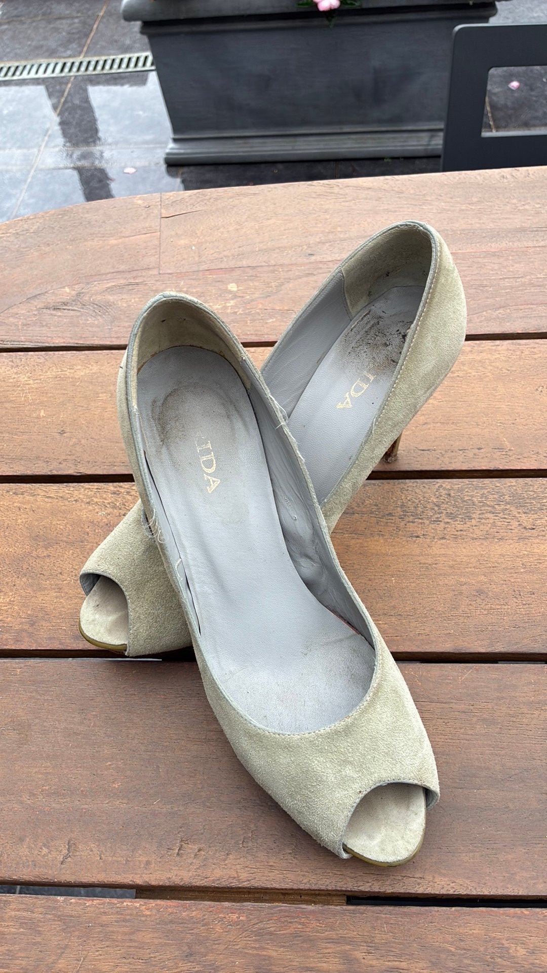Suede pump merk Frida maat 40, Kleding | Dames, Ophalen, Pumps, Grijs, Gedragen