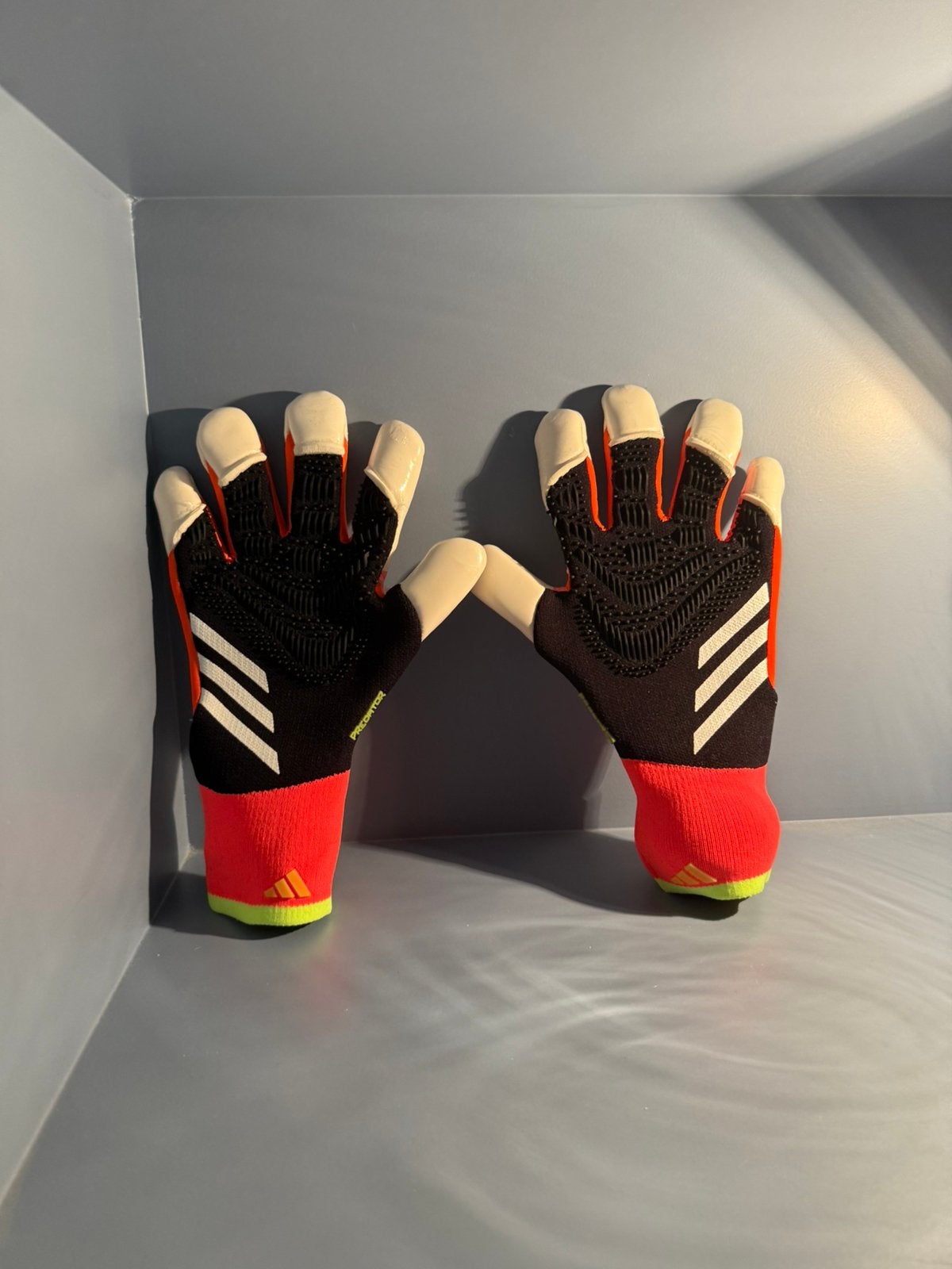Gants de gardien de but Adidas Predator Pro, Sports & Fitness, Envoi, Neuf, Gants