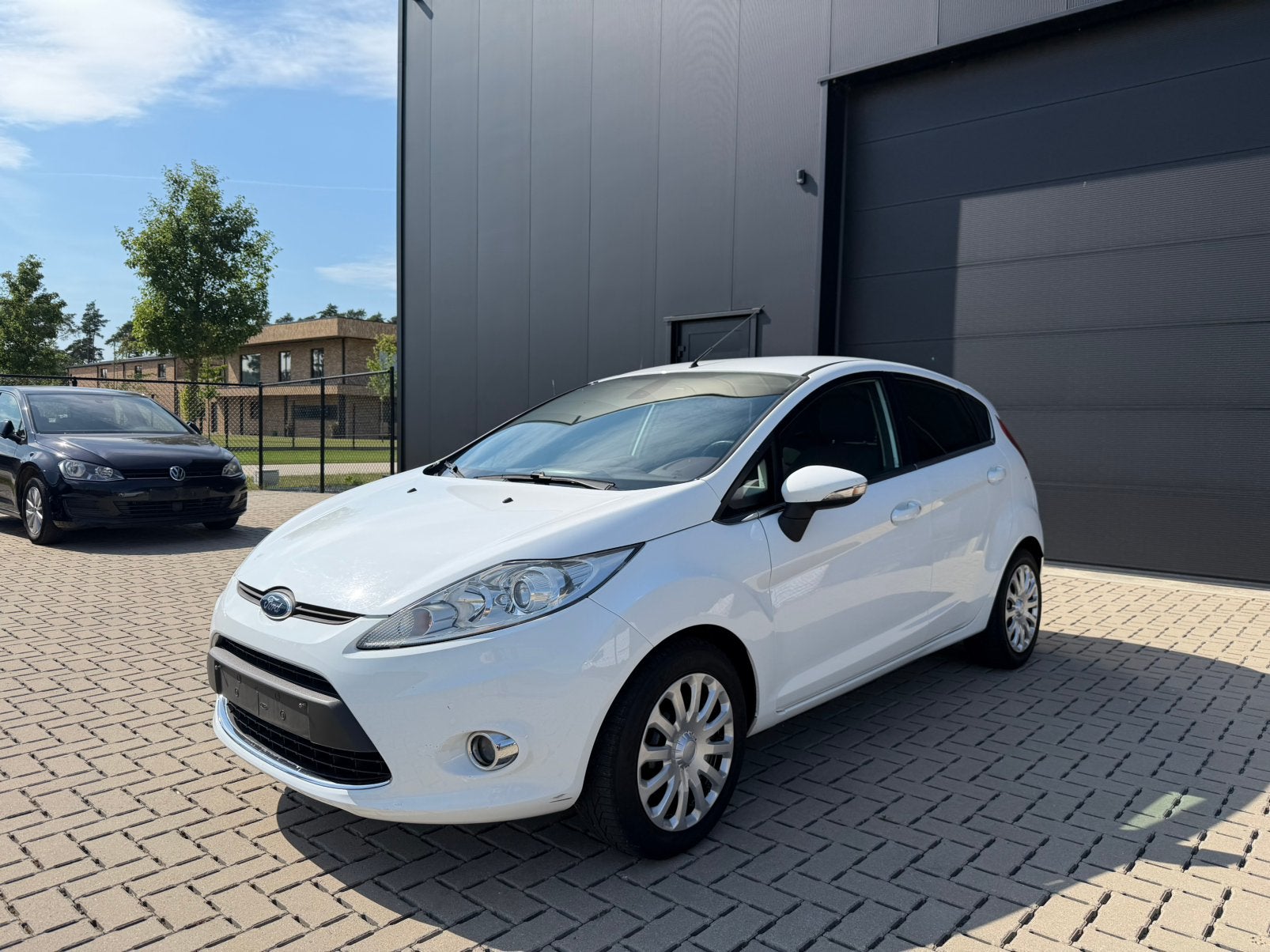 Ford Fiesta 1.25 Benzine - Titanium - Parelmoer wit, Auto's, Ford, Euro 5, Stof, Wit, 5 deurs