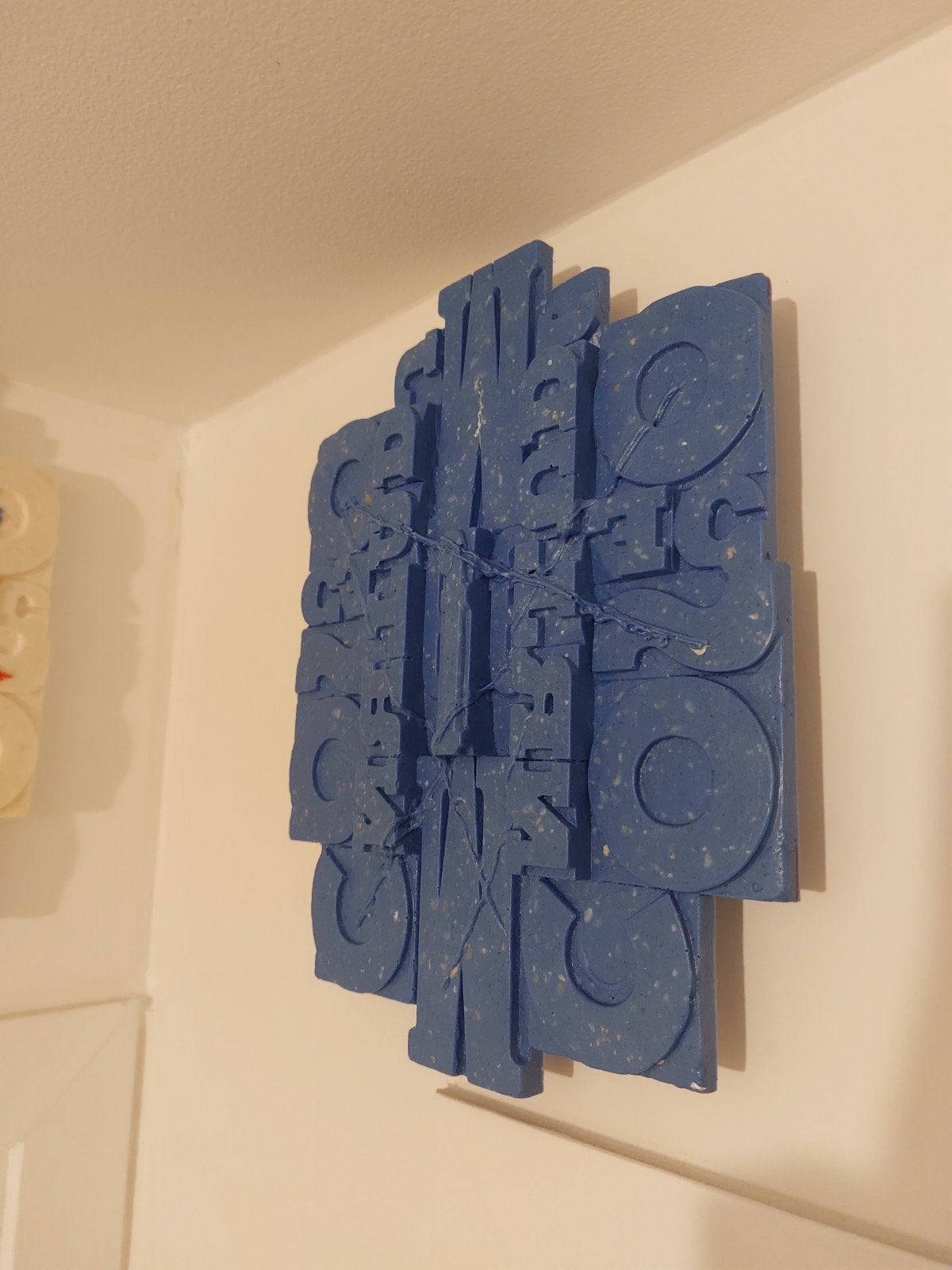 Pierre Goet  h,28 b,22,5 cm d, 3 cm a 5 cm / m, pl , polyest, Ophalen