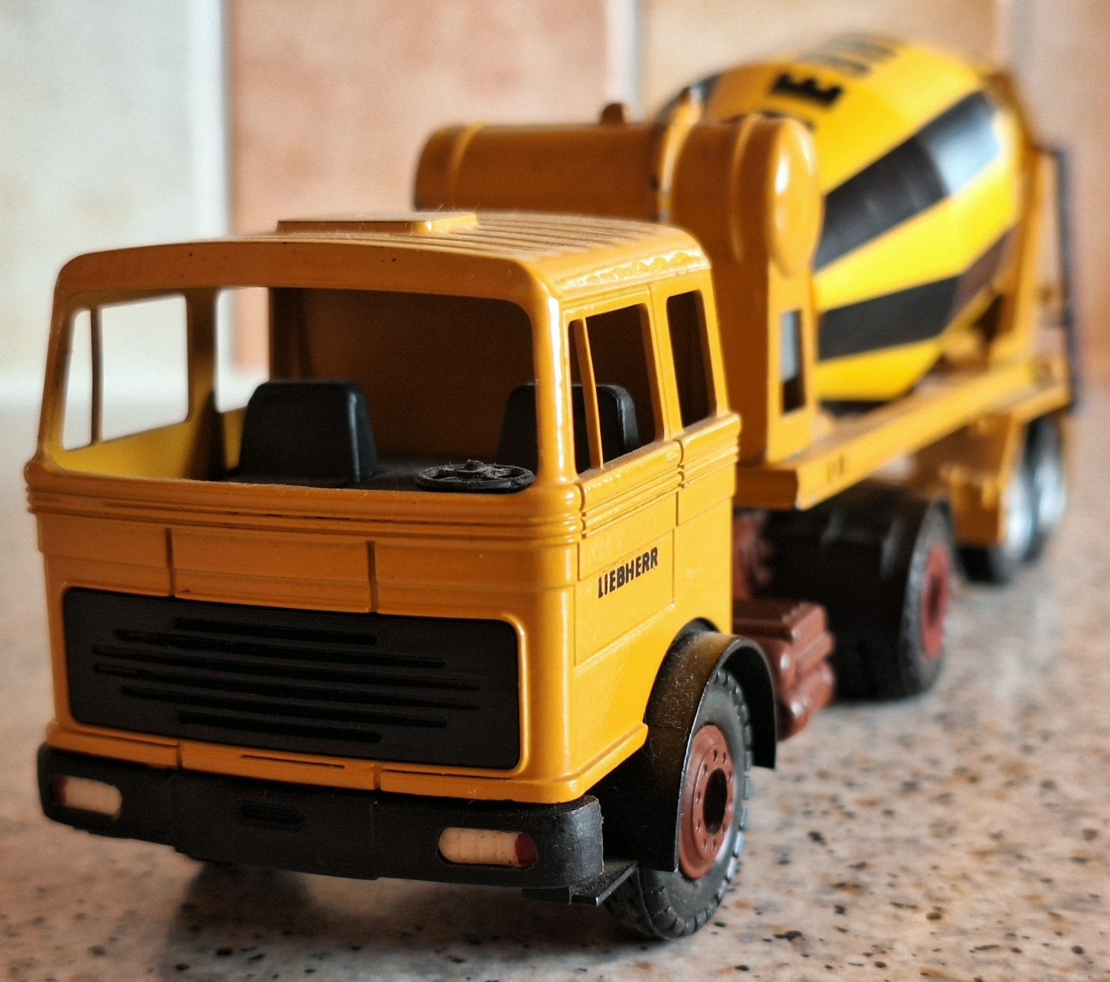 Mercedes-Benz LP2232 (4x2) trekker met betonmixeroplegger, Ophalen of Verzenden