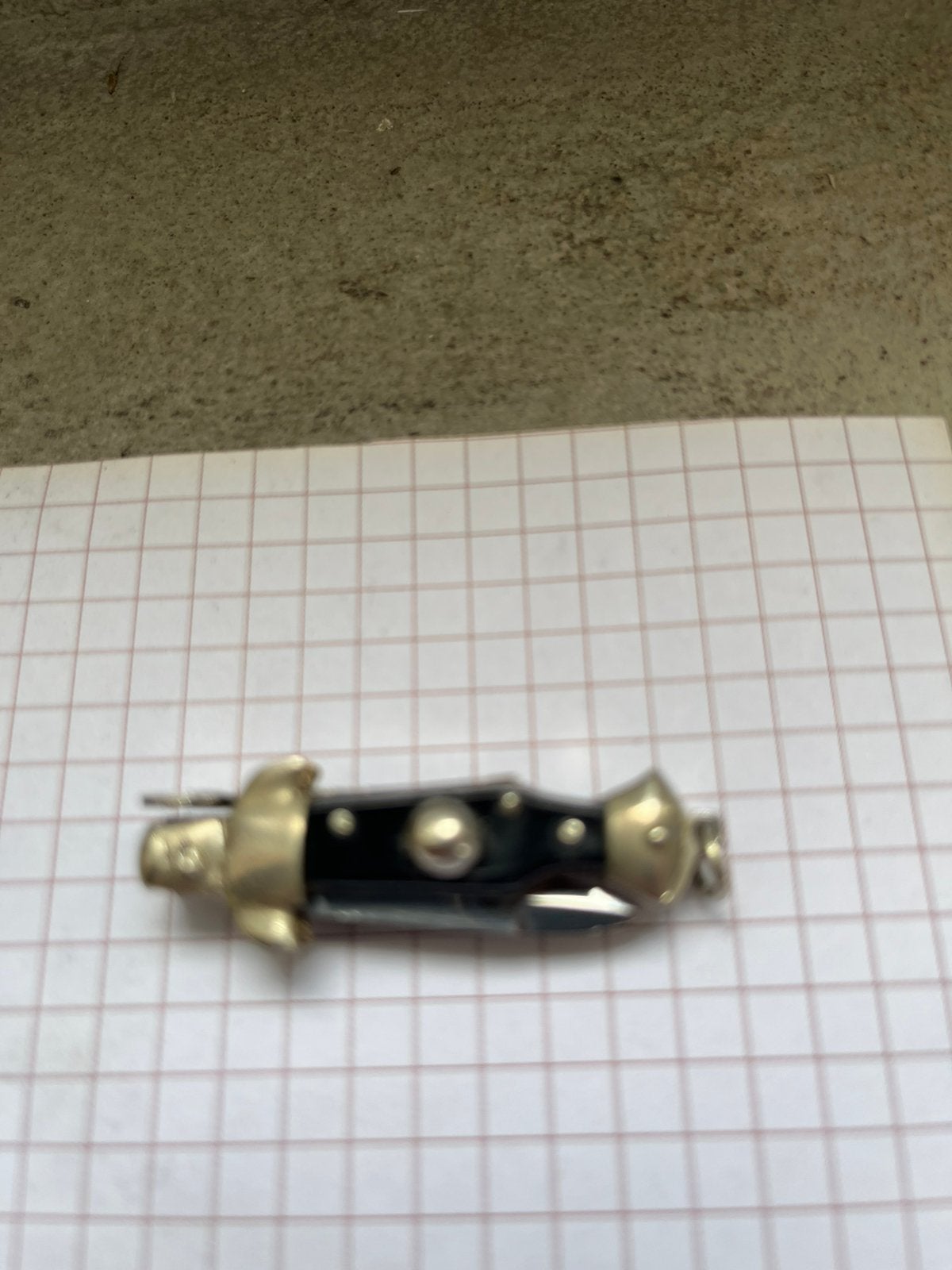 RECHERCHE mini couteau a cran d’arrêt., Collections, Collections Autre, Enlèvement ou Envoi, Utilisé