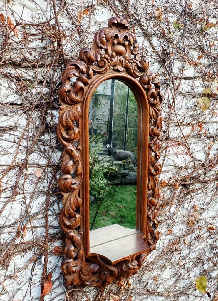 Miroir en chêne, Enlèvement