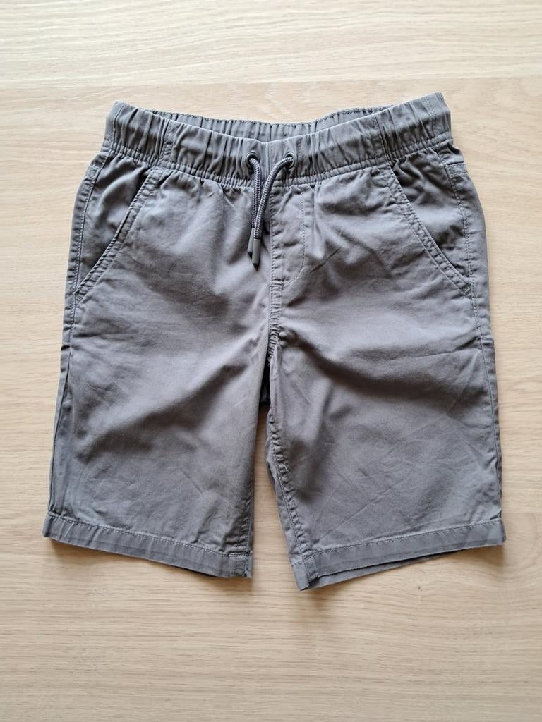 Grijze short maat 128, Kinderen en Baby's, Kinderkleding | Maat 128, Ophalen of Verzenden, Gebruikt, C&A, Broek