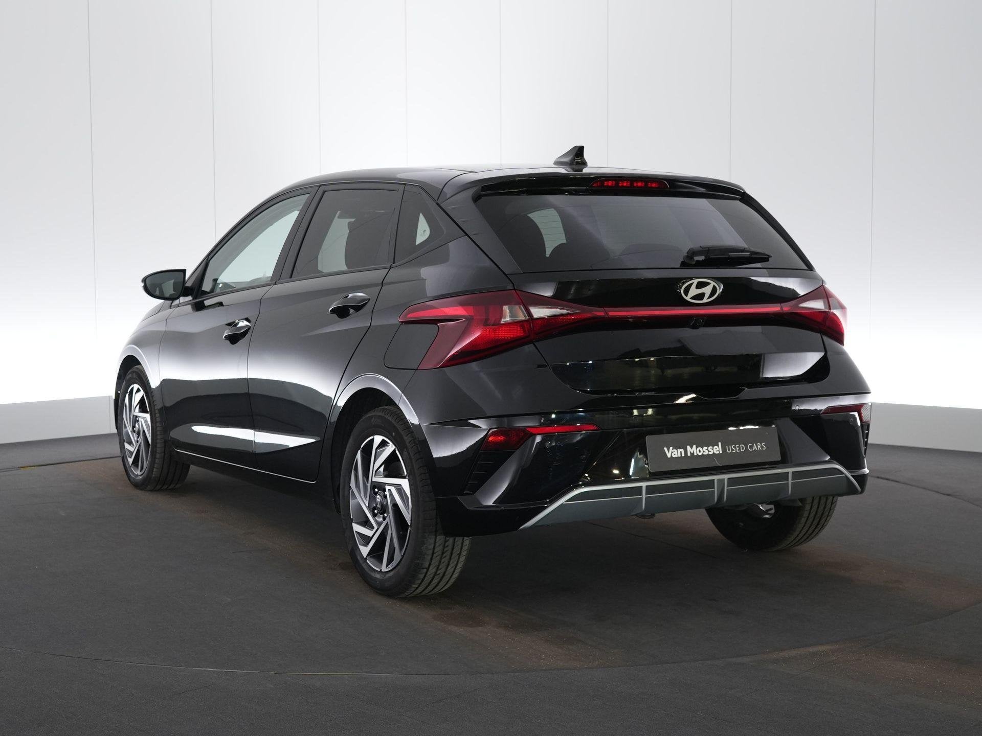 Hyundai i20 1.0 T-GDi 48V 7-DCT 74kW Techno, Dealer onderhouden, Gebruikt, Zwart, Bedrijf