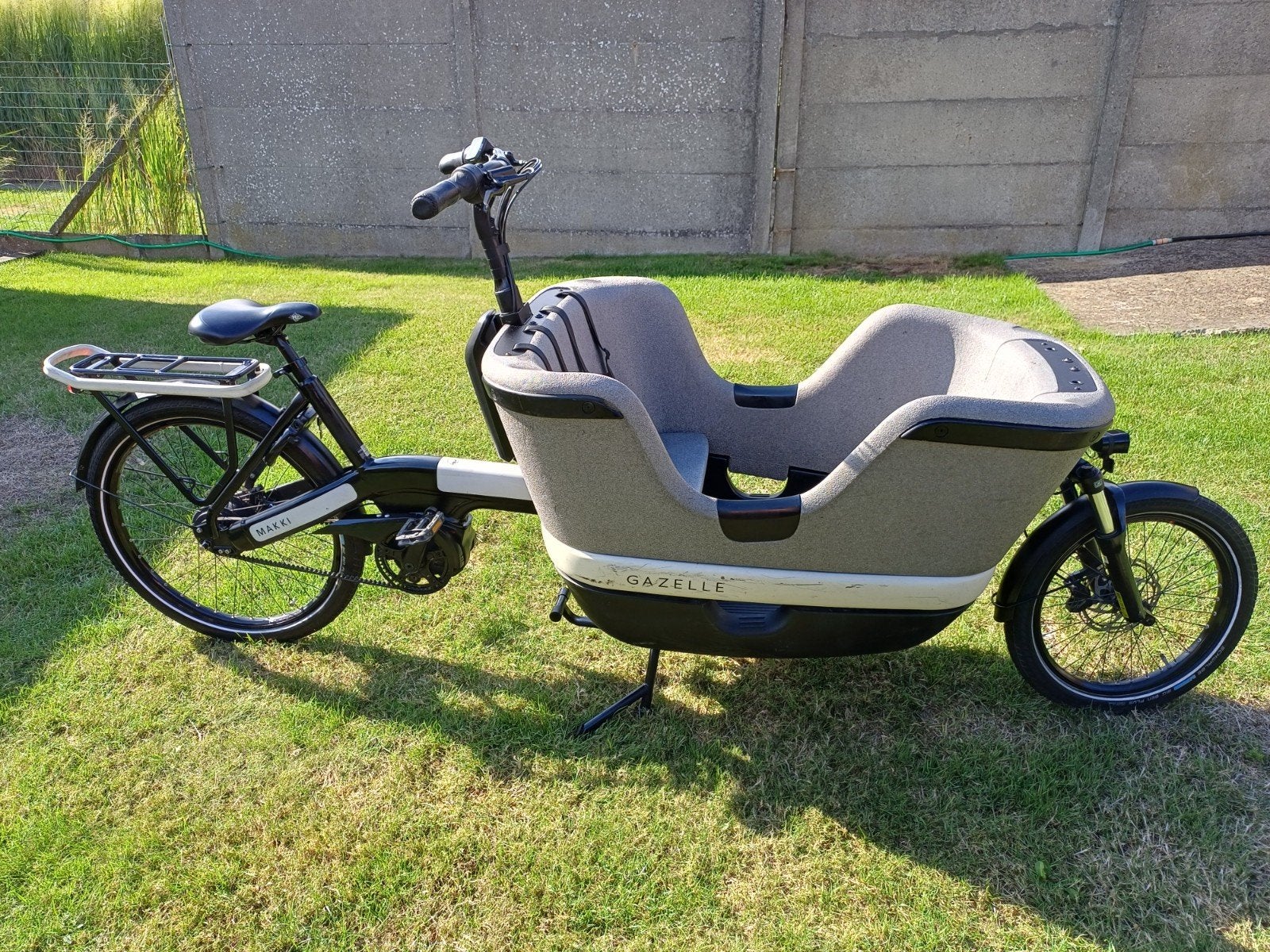 E bakfiets gazelle makki load belt performance line, Vélos & Vélomoteurs, Vélos | Vélos avec bac, Comme neuf, Enlèvement, 2 enfants