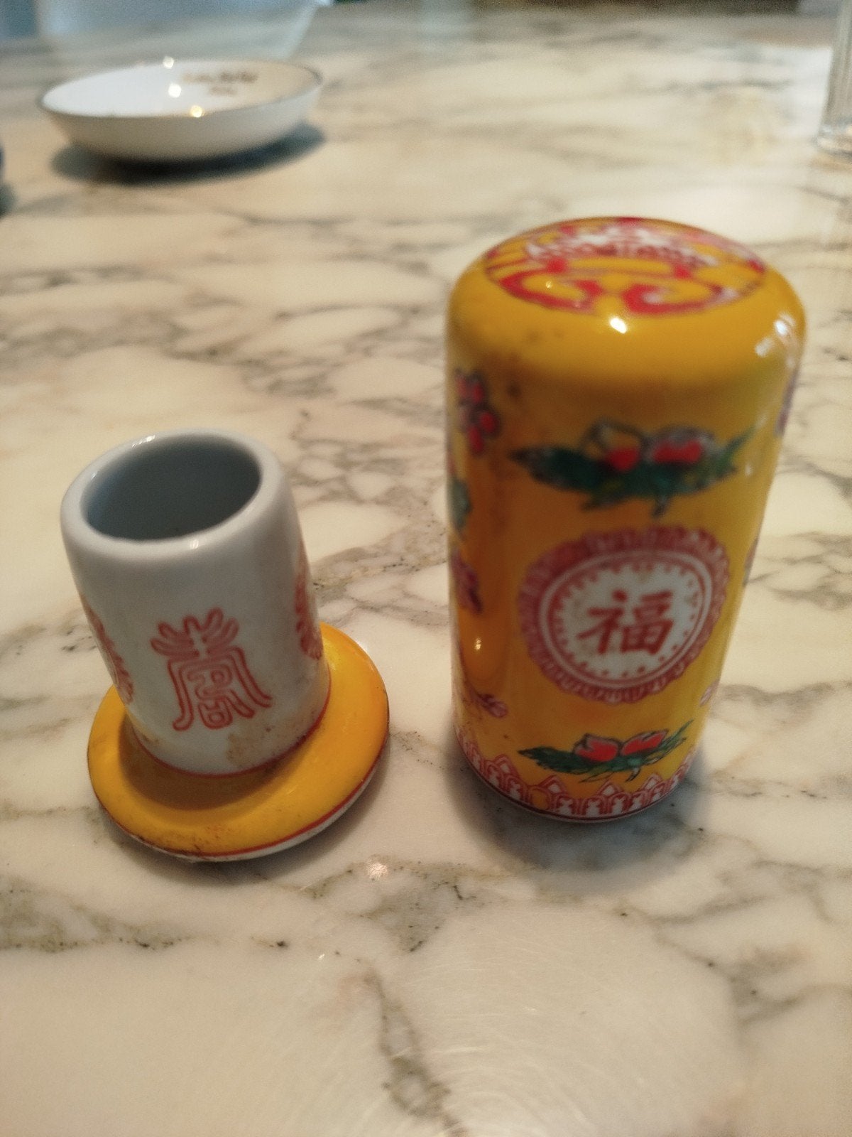 Porte-cure-dents/porte-sel en porcelaine "chapeau haut forme, Enlèvement ou Envoi