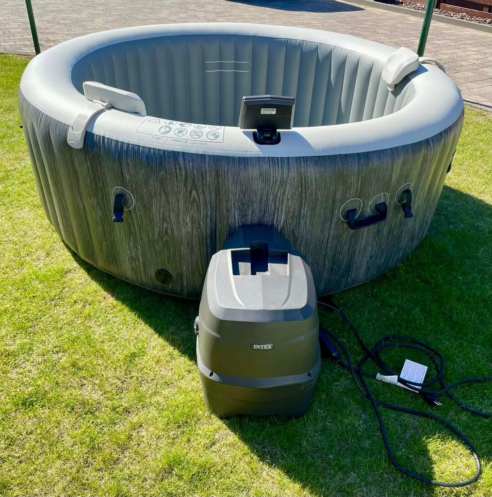 Jacuzzi Intex PureSpa Greywood Deluxe 4 places - Quasi neuf, Enlèvement, Comme neuf, Tapis de sol, Gonflable
