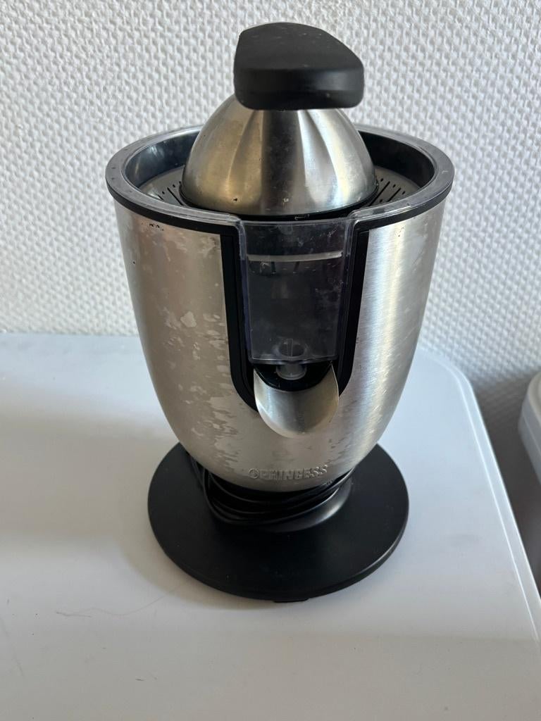 Fruitpers Pringes, Elektronische apparatuur, Ophalen