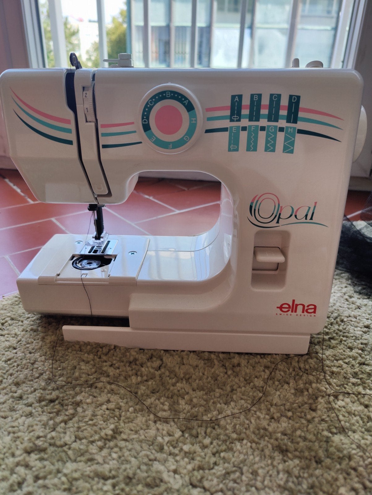 Je cherche pédale et cordon alimentation Elna, Hobby & Loisirs créatifs, Machines à coudre & Accessoires