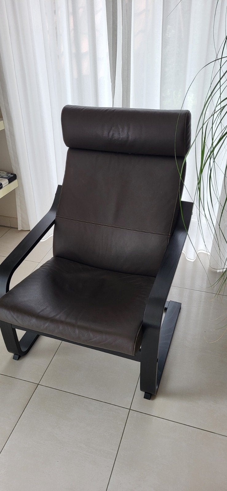 Poang fauteuil bruine lederen bekleding, Enlèvement