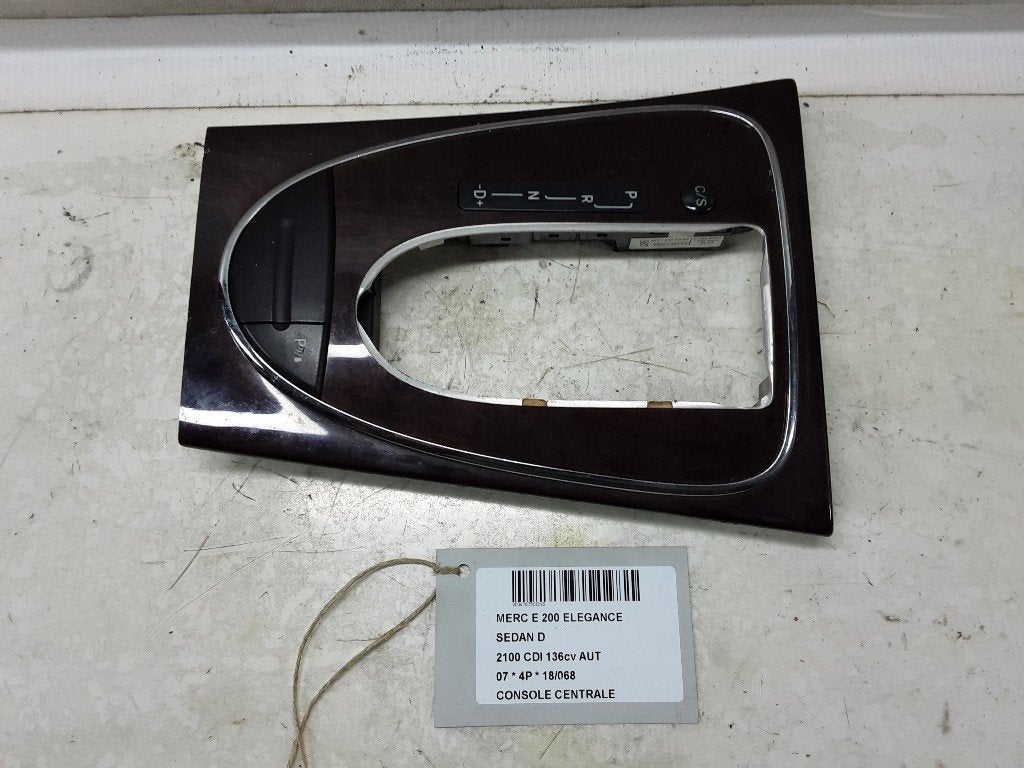 MIDDENCONSOLE Mercedes-Benz E (W211) (A2116802236), Gebruikt, Mercedes-Benz, Mevr. I. Hauben, Rue de l'Espoir 34 34
4030  GRIVEGNÉE, BE