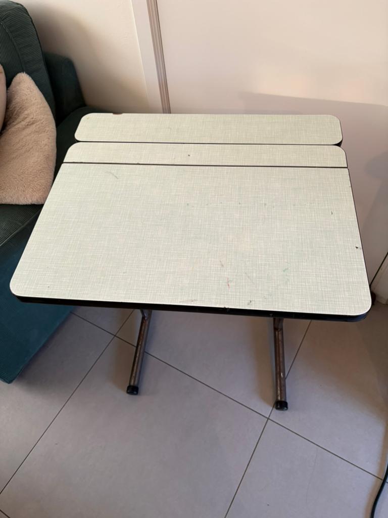 Bureau d'école rétro des années 1960 avec structure en métal, Vintage, Enlèvement, Comme neuf, Bureau enfant