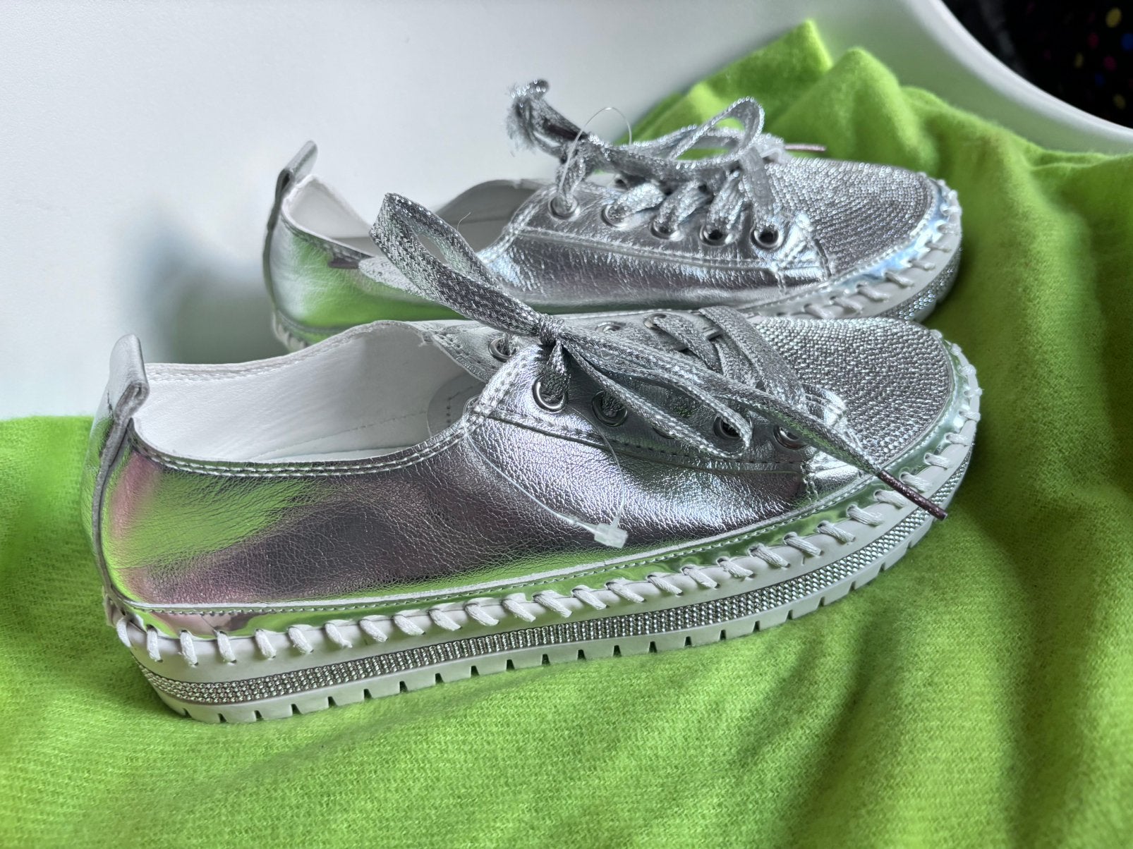 Glanzende sneakers, Ophalen of Verzenden, Zo goed als nieuw, Sneakers