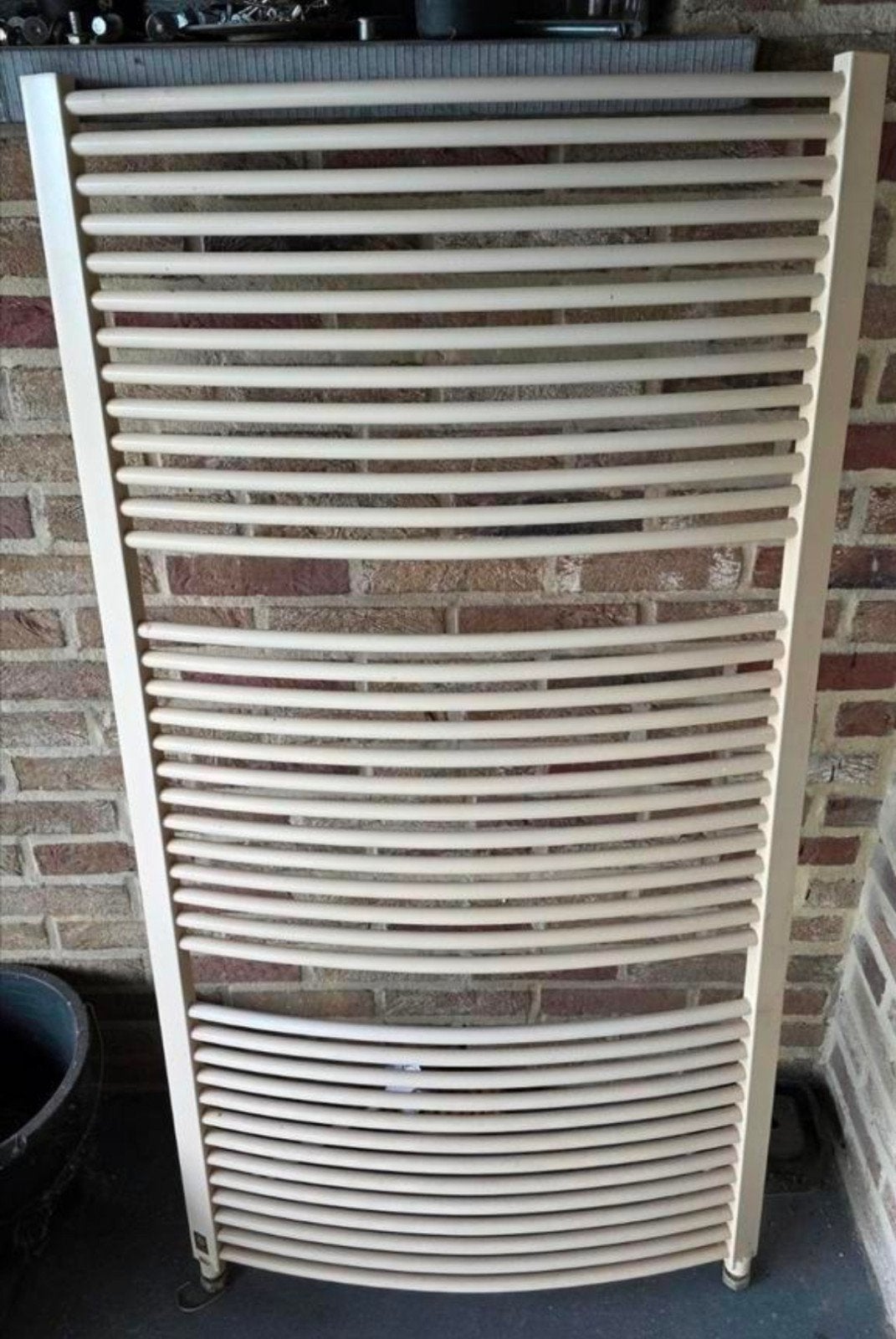 Radiateur porte serviettes arrondi
Hauteur : 122 cm
Largeur, Bricolage & Construction, Enlèvement, Utilisé, Radiateur
