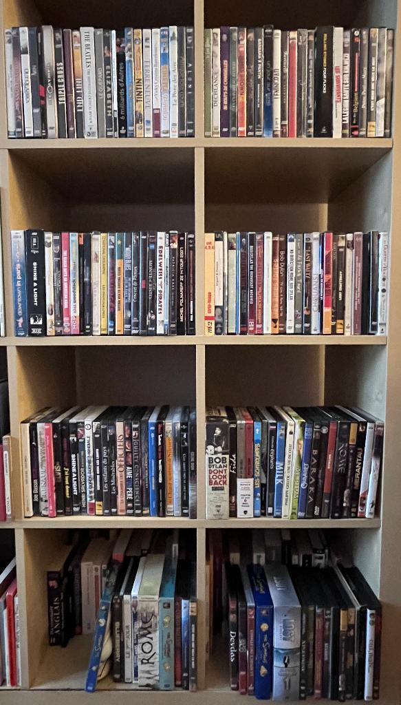 Lot de ±145 DVDs (longs-métrages, docs, concerts, animation), Tous les âges, Enlèvement, Utilisé