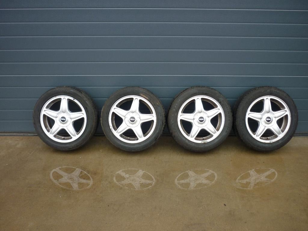 Originele velgen MINI met banden 195/55 r16, Autos : Pièces & Accessoires, Pneus & Jantes, 16 pouces, Enlèvement, Utilisé, 195 mm