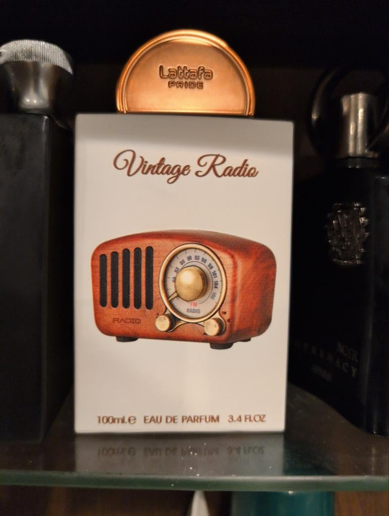 Lattafa vintage radio, Handtassen en Accessoires, Ophalen of Verzenden