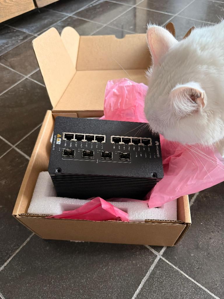 Huawei CloudEngine S5735I-S8U4XN-V2 – 20-Poorts Switch, Informatique & Logiciels, Commutateurs réseau, Neuf, Enlèvement
