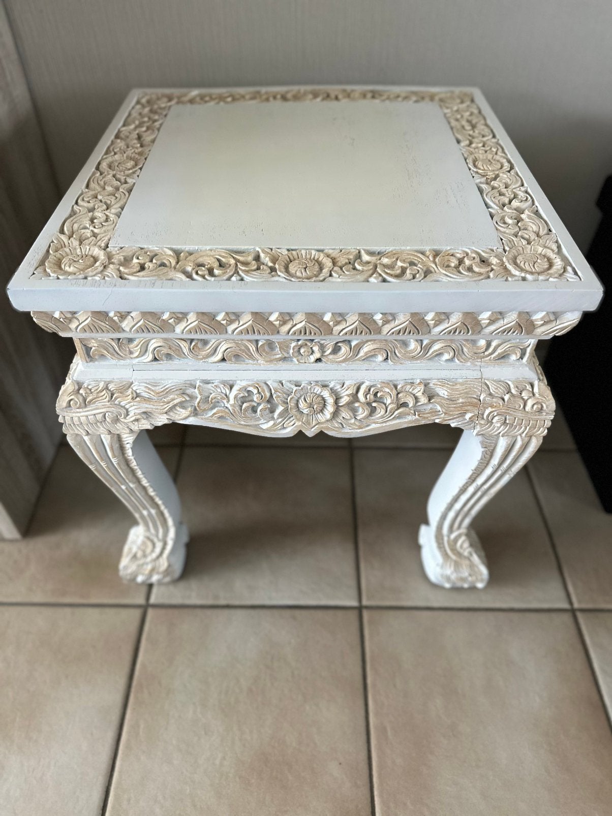 Table d'appoint ancienne, Enlèvement
