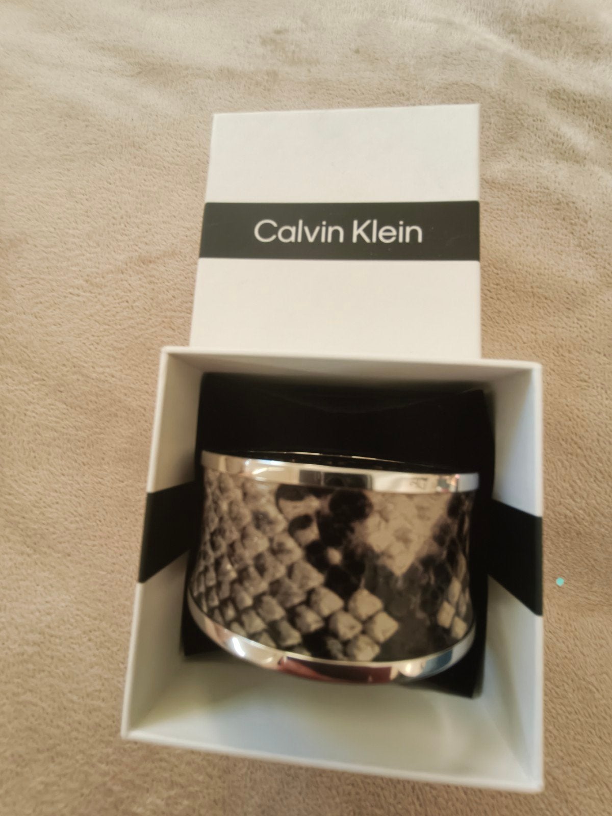 Bracelet manchette Calvin Klein, Enlèvement ou Envoi, Comme neuf, Autres matériaux, Argenté