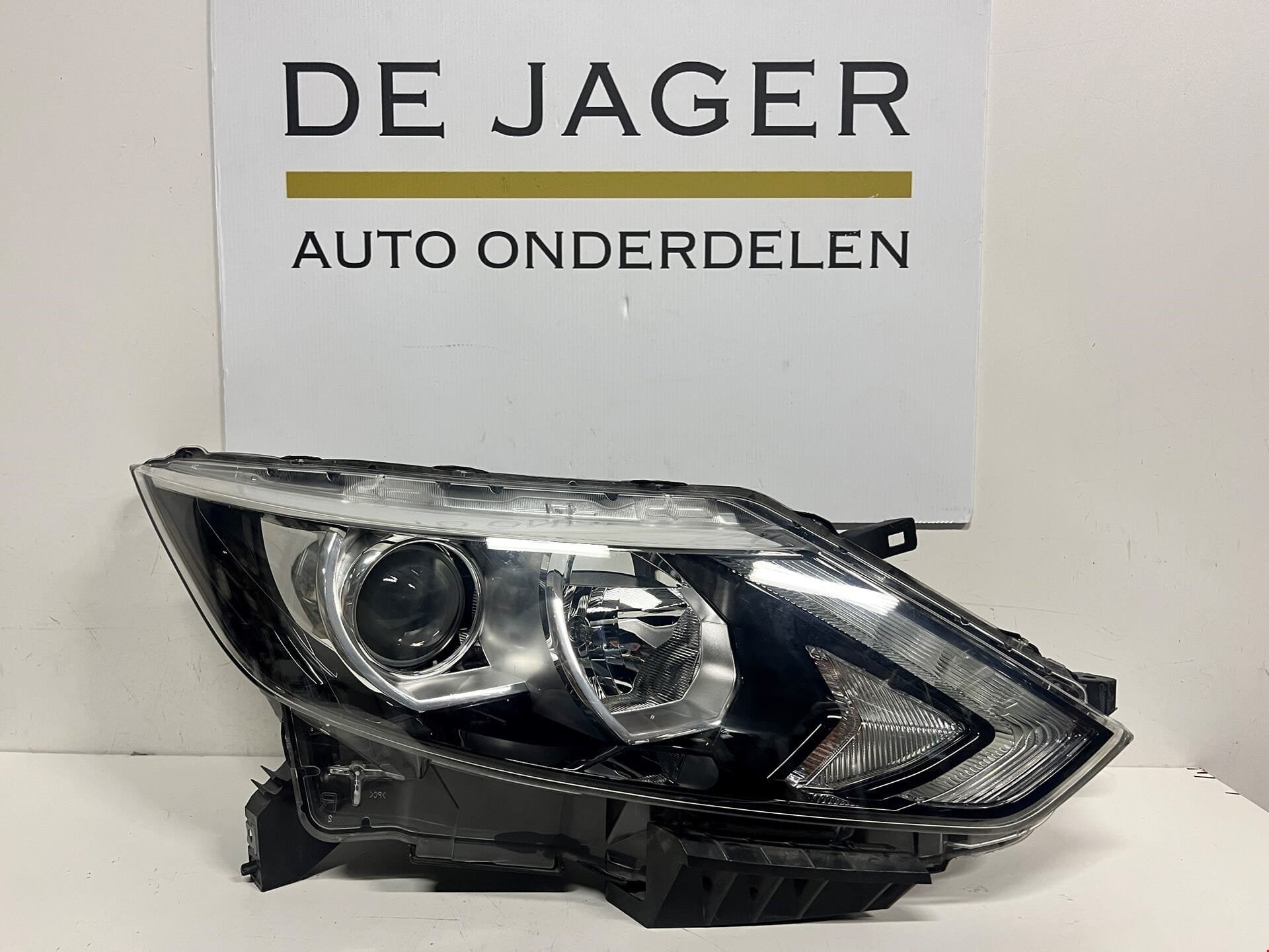 NISSAN QASHQAI J11 KOPLAMP LED RECHTS 100-18013, Nissan Motor Co., Ltd., Takashima 1-chome 1-1
220-8686  Yokohama, Utilisé, NISSAN_SR@mail.nissan.co.jp
