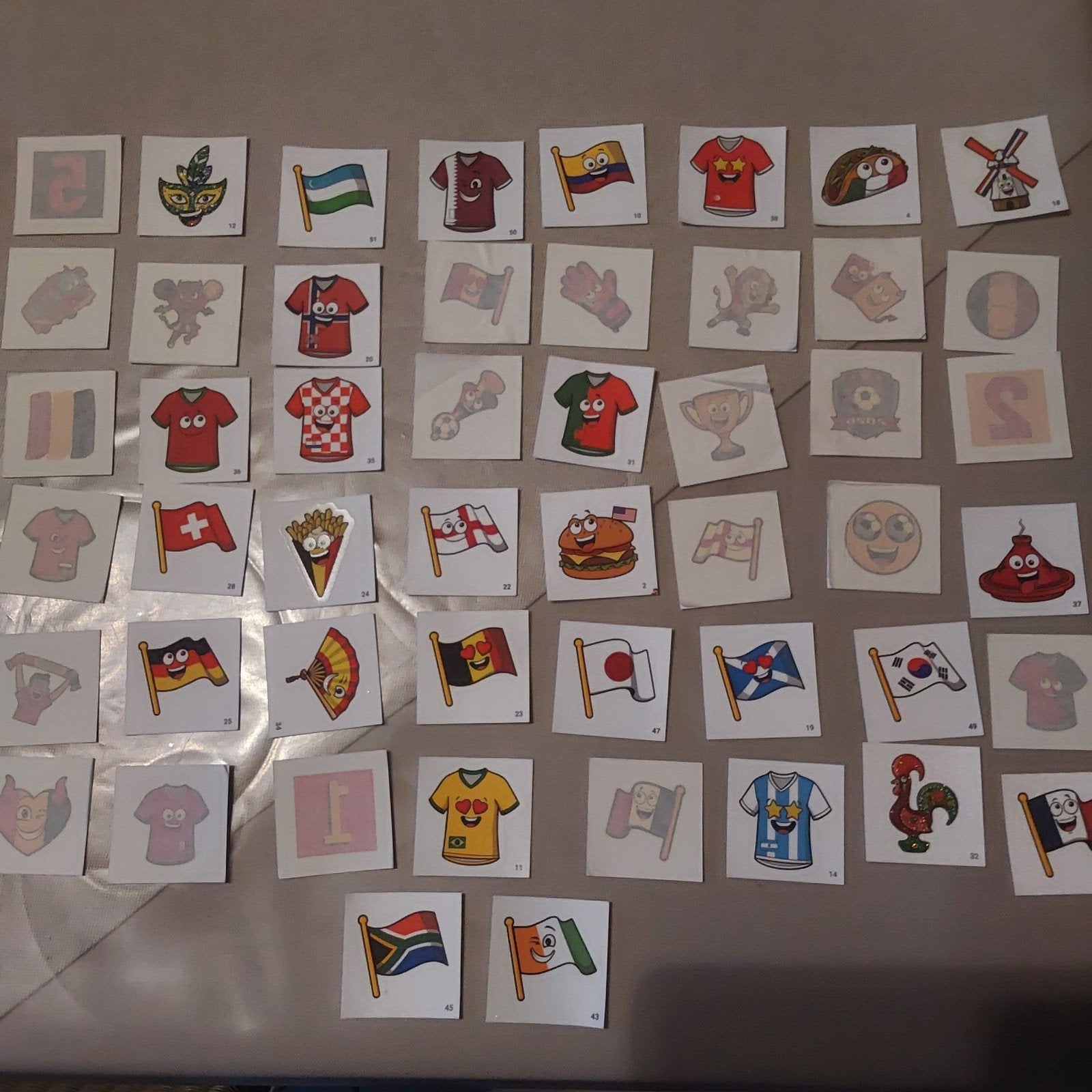 50 verschillende stickers van voetbal van ad delhaize, Enlèvement ou Envoi