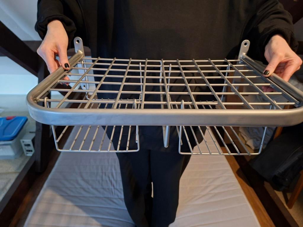 Muurrekje voor helmen en handschoenen etc, Ophalen, Zo goed als nieuw