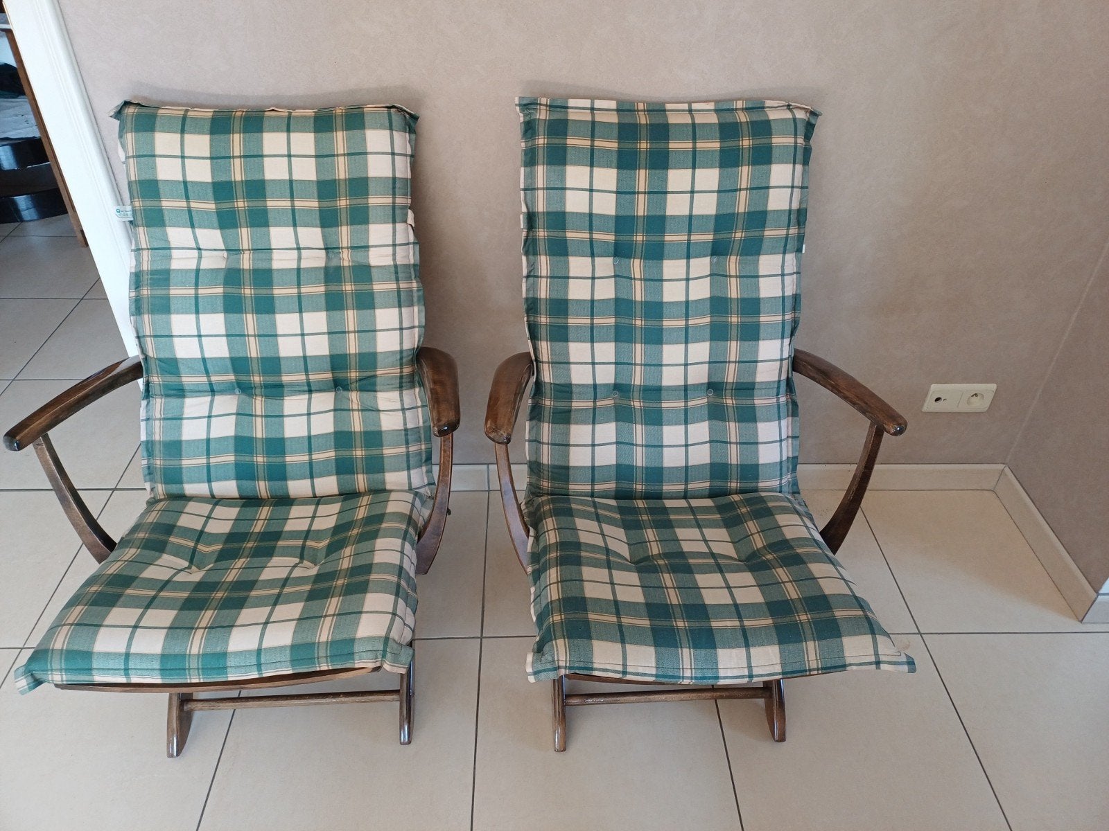 2 houten relax stoelen, 90 cm hoog en 67 cm breed, Ophalen