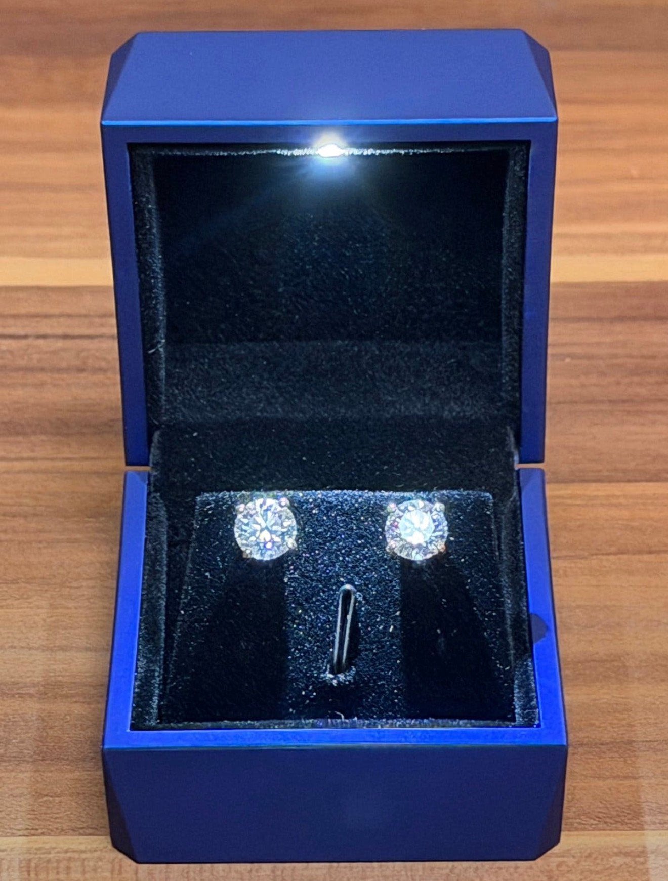 Nieuwe geel gouden oorbellen met diamanten totaal 4.10ct., Bijoux, Sacs & Beauté, Or, Avec pierre précieuse, Neuf, Puces ou Clous
