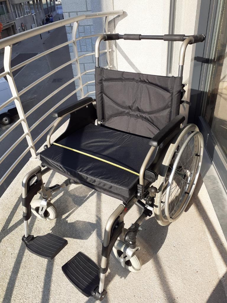 Rolstoel, 58cm breed, Ophalen, Inklapbaar, Zo goed als nieuw, Duwrolstoel