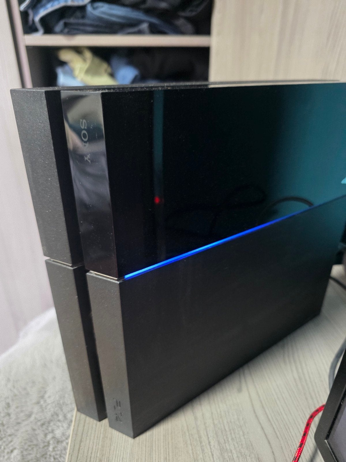 PlayStation 4 slim  500go, Consoles de jeu & Jeux vidéo, Consoles de jeu | Sony PlayStation 4, Avec 2 manettes, Slim