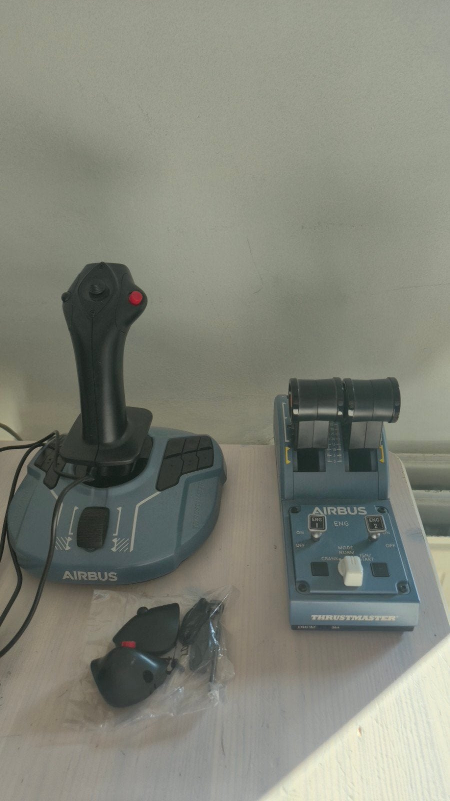 Thrustmaster airbus officer pack + Logitech rudder, Computers en Software, Joysticks, Ophalen of Verzenden, Zo goed als nieuw