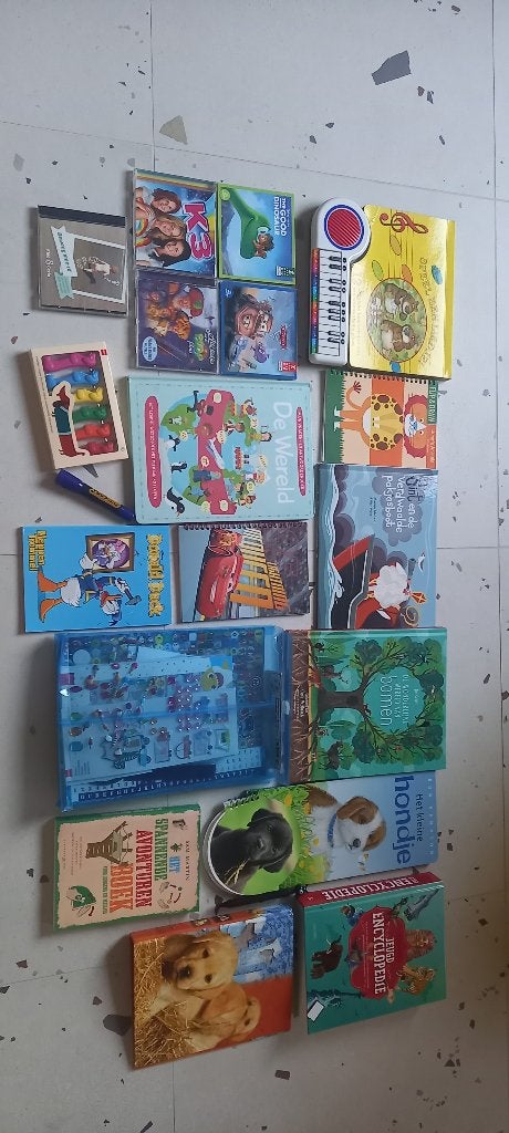 Pakket boeken, stickers,...., Boeken, Kinderboeken | Kleuters, Ophalen, Gelezen