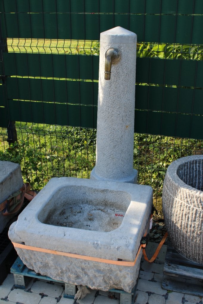 ronde zuil in blauwe steen, waterstraal, Tuin en Terras, Waterpartijen en Fonteinen, Zo goed als nieuw, Fontein, Hardsteen, Ophalen