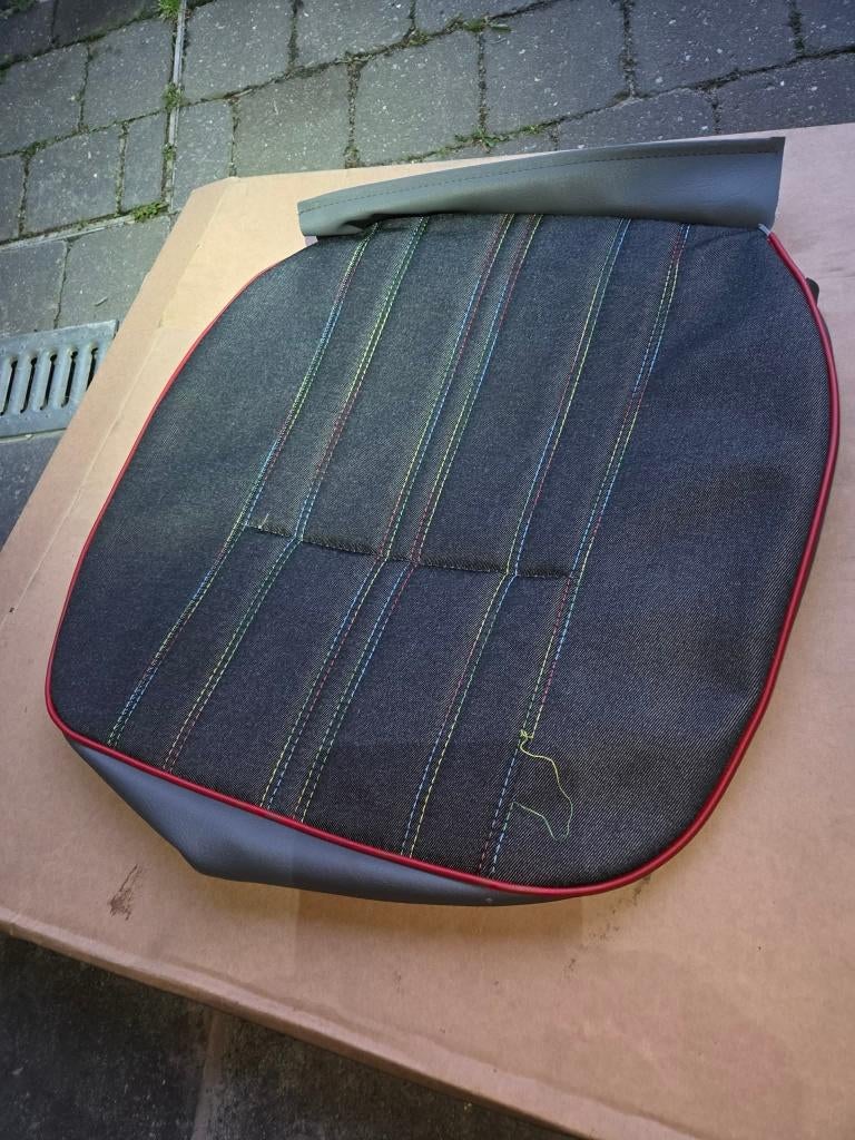 Peugeot 205 "Look" hoes zitkussen vooraan nieuw 8934.NJ, Auto-onderdelen, Ophalen of Verzenden, Nieuw, Peugeot
