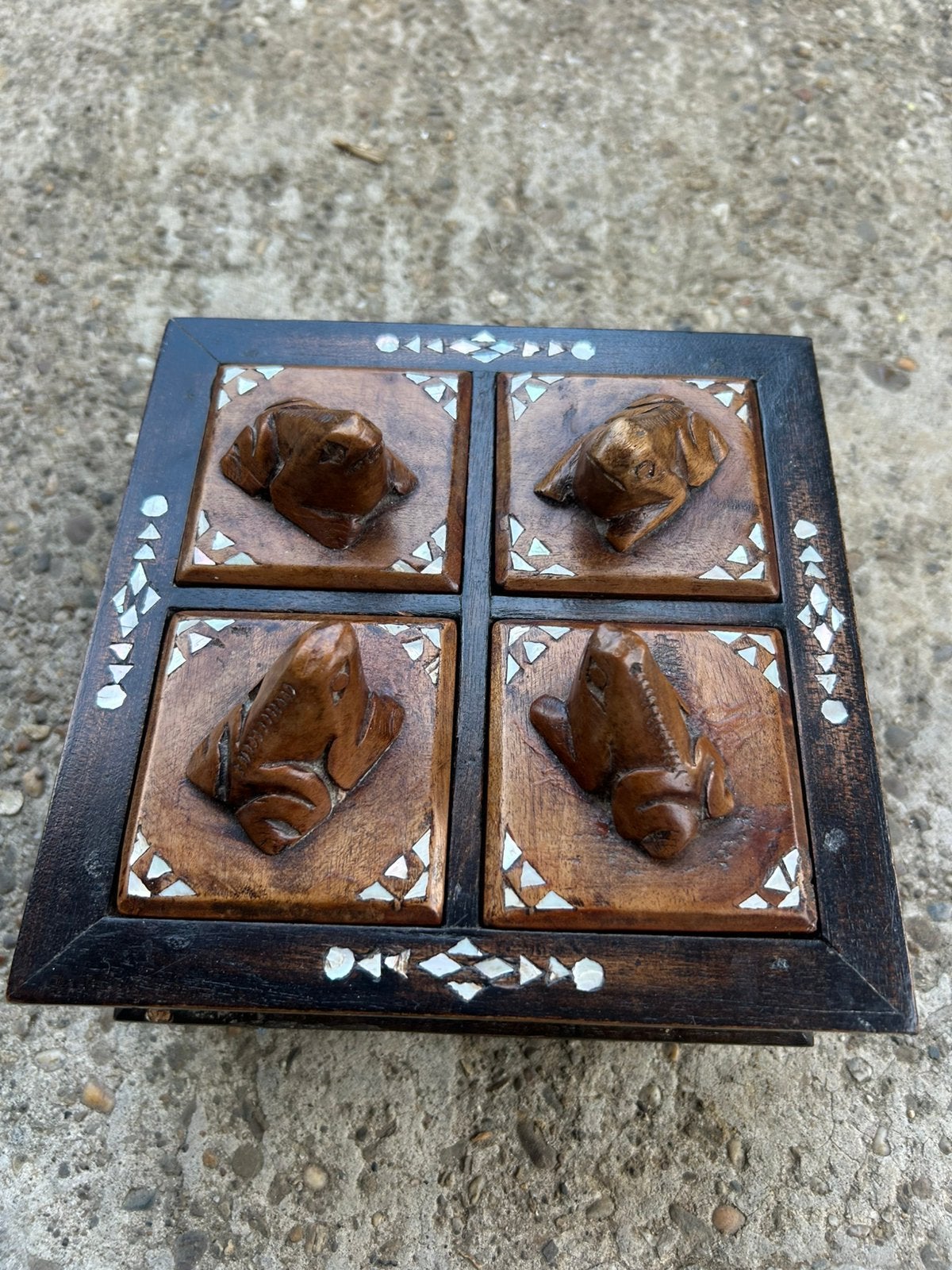 Magnifique coffret en bois sculpté – 4 grenouilles, Ophalen of Verzenden, Hout