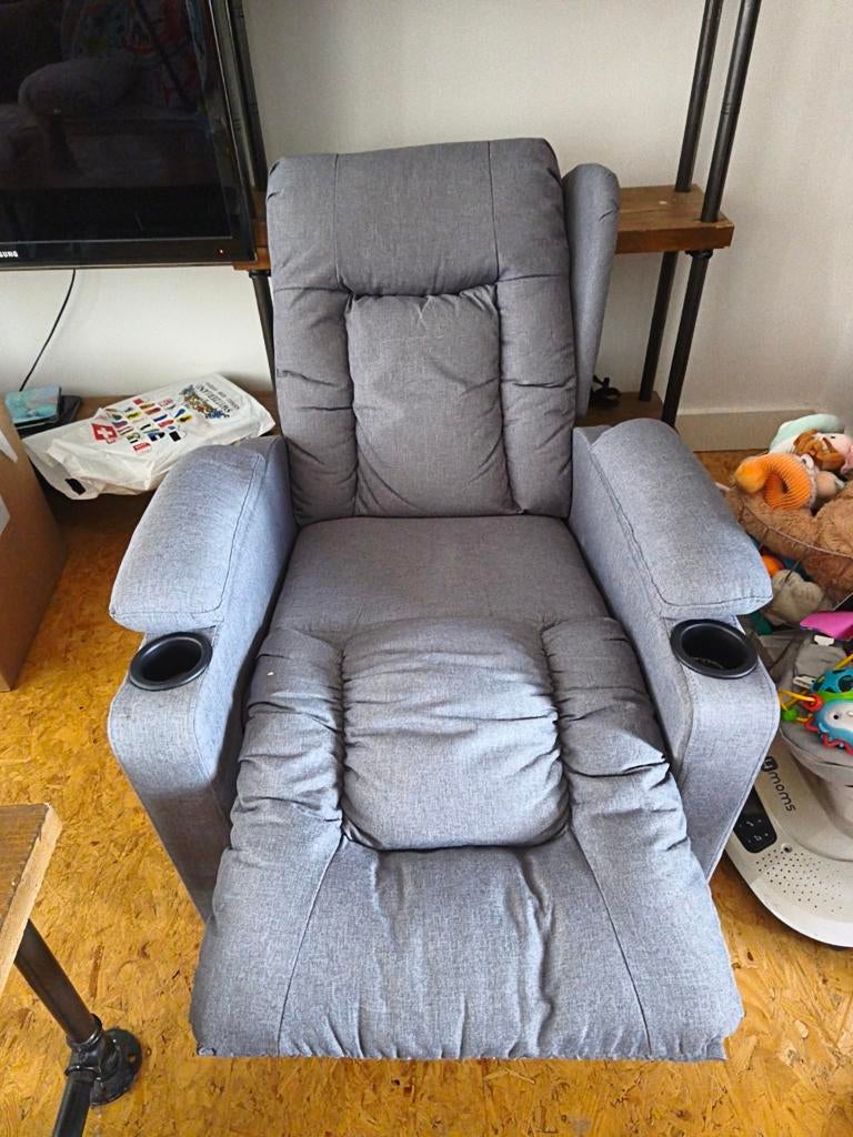 Fauteuil gris inclinant, Enlèvement