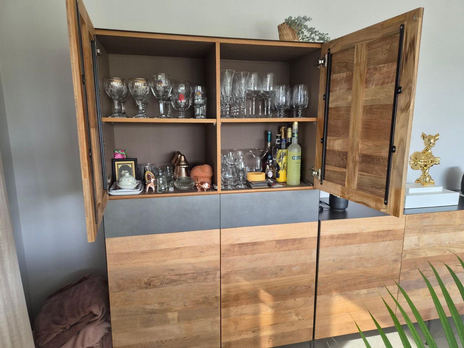 Barkast en dressoir van teakhout. Nadal, Ophalen, Teakhout