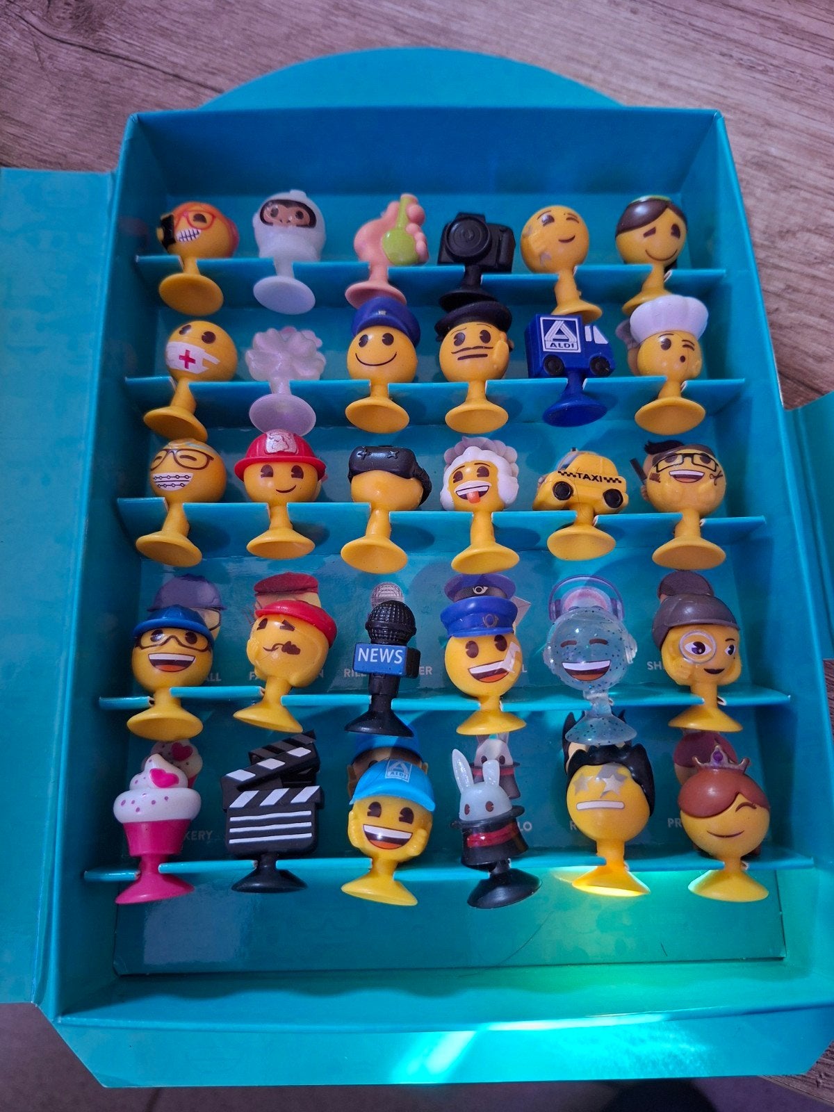 Emoji's van 2024, Aldi, Ophalen