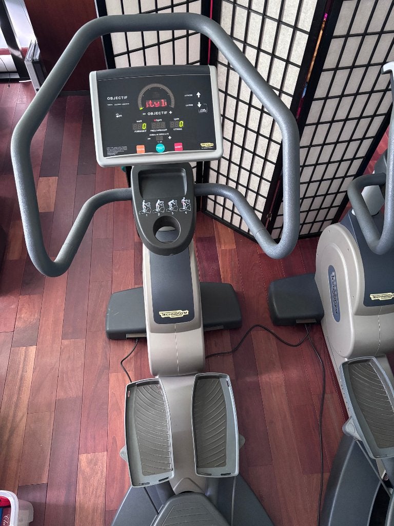 Vélo elliptique TechnoGym - nordic crosstrainer, Enlèvement, Comme neuf, Jambes, Vélo elliptique
