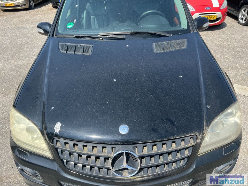 MERCEDES ML W164 Zwart motorkap 2005-2011, Gebruikt, Mercedes-Benz AG, Mercedes-Benz, Mercedesstrasse 120
70372  Stuttgart, DE