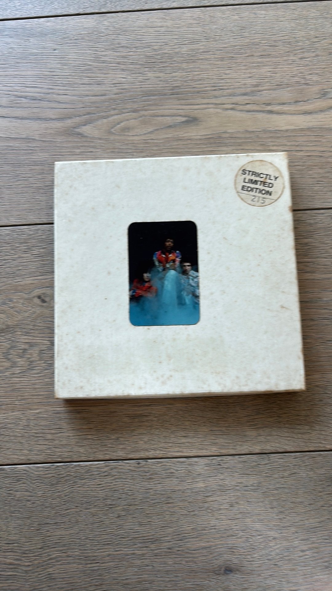 Jimi Hendickx limited, CD & DVD, Enlèvement