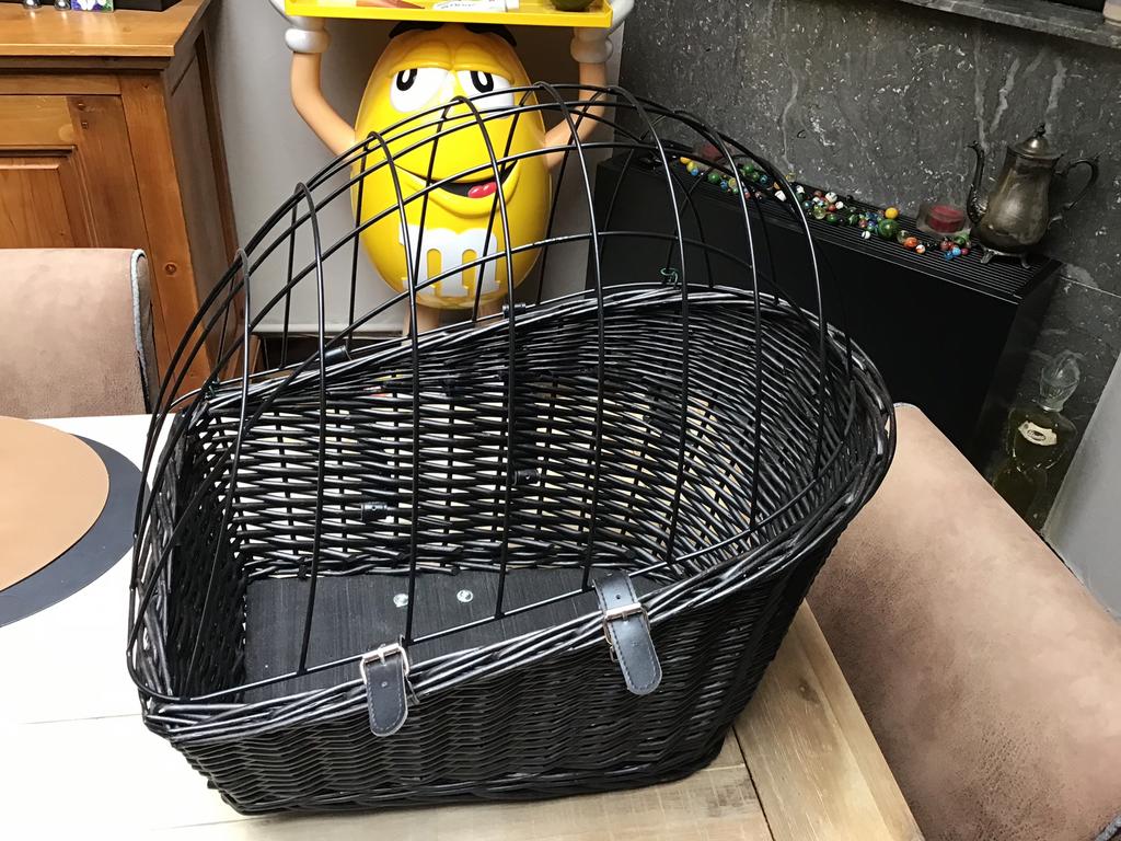 Rieten hondenfietsmand met beschermrooster, Ophalen, Zo goed als nieuw